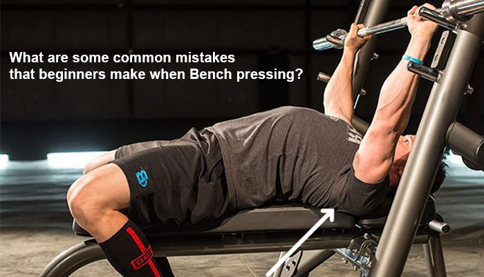 What are some common mistakes that beginners make when Bench pressing?